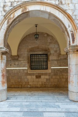 Hırvatistan 'ın Dubrovnik kentindeki Sponza sarayının iç avlusu