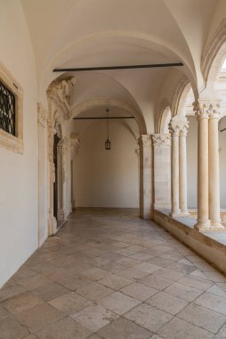 Hırvatistan 'ın Dubrovnik kentindeki Rektör Sarayı' nın iç avlusu