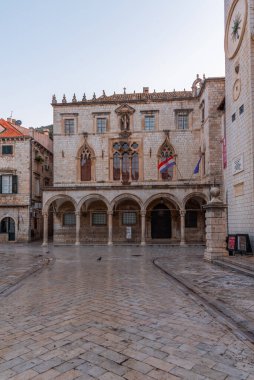 Hırvatistan 'ın Dubrovnik kentindeki Sponza sarayının gün doğumu manzarası