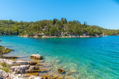 Hırvatistan 'daki Mljet milli parkında Aziz Mary manastırı bulunan küçük bir ada