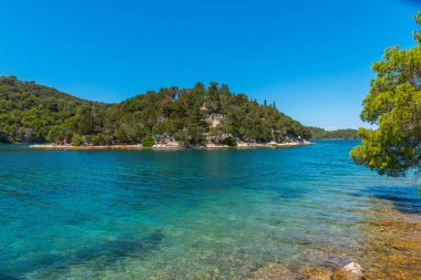 Hırvatistan 'daki Mljet milli parkında Aziz Mary manastırı bulunan küçük bir ada