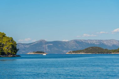 Hırvatistan 'ın Mljet milli parkındaki Pomena köyünde körfez