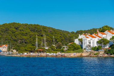 Hırvatistan 'ın Mljet milli parkındaki Pomena köyünde liman