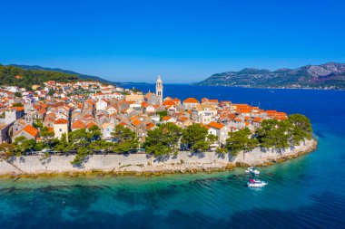 Aziz Mark Katedrali ve Hırvatistan 'ın Korcula kentinin çatıları