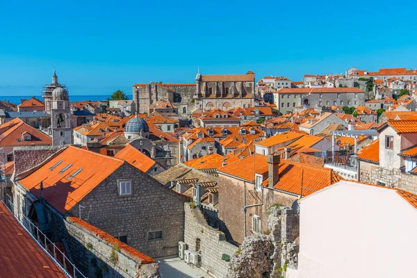 Hırvatistan 'ın eski Dubrovnik kentinin kırmızı çatılarının havadan manzarası