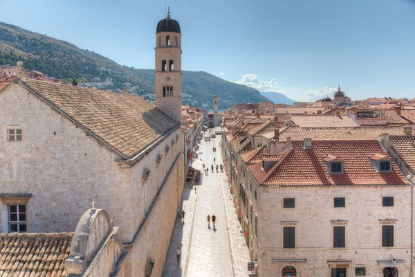 Folk Promenerar Genom Stradun Gatan Dubrovnik Kroatien — Stockfoto