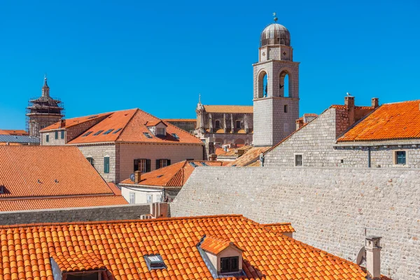 Hırvatistan 'ın Dubrovnik kentindeki Cupolas ve kilise kuleleri