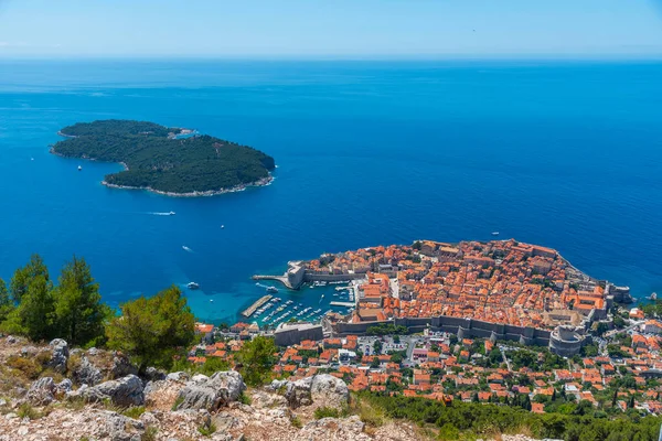 Hırvat kasabası Dubrovnik ve Lokrum adasının hava manzarası