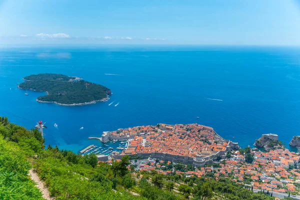 Hırvat kasabası Dubrovnik ve Lokrum adasının hava manzarası
