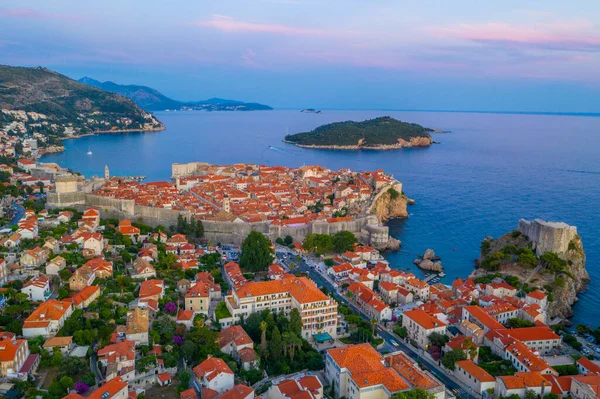Hırvat kasabası Dubrovnik, Lovrijenac kalesi ve Lokrum adasının günbatımı manzarası