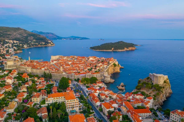 Hırvat kasabası Dubrovnik, Lovrijenac kalesi ve Lokrum adasının günbatımı manzarası