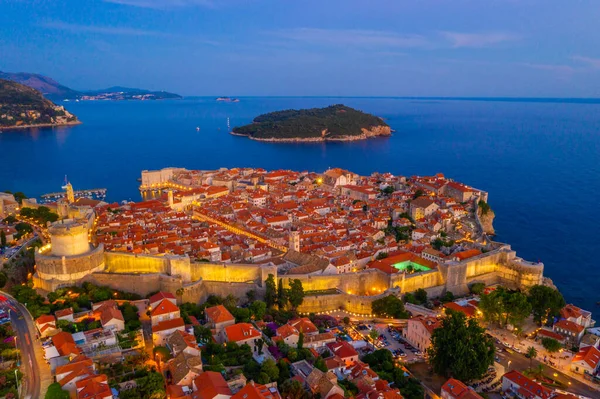 Hırvat kasabası Dubrovnik ve Lokrum adasının günbatımı manzarası