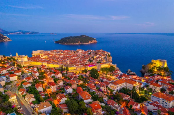 Hırvat kasabası Dubrovnik, Lovrijenac kalesi ve Lokrum adasının günbatımı manzarası