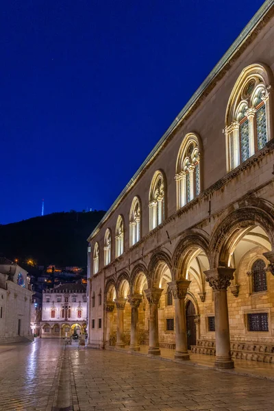 Hırvatistan 'ın Dubrovnik kentindeki rektör sarayı ve Sponza sarayının gündoğumu manzarası