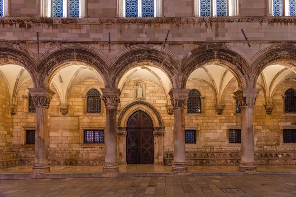 Hırvatistan 'ın Dubrovnik kentindeki rektör sarayının gündoğumu manzarası