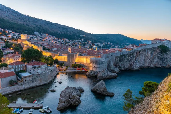 Sonnenaufgang Blick Auf Eine Kleine Bucht Vor Der Stadtbefestigung Dubrovnik — Stockfoto