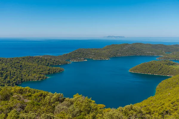 Hırvatistan 'daki Mljet ulusal parkında Veliko jezero' nun hava manzarası