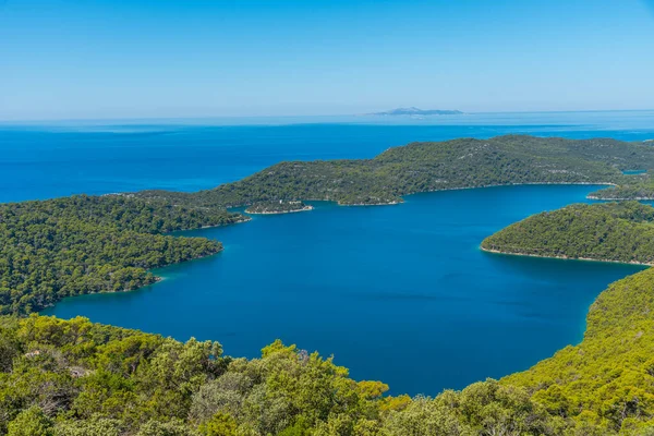 Hırvatistan 'daki Mljet ulusal parkında Veliko jezero' nun hava manzarası