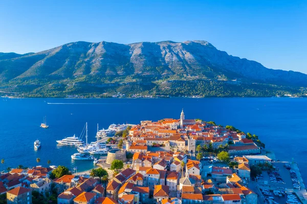 クロアチアの市街地の空中ビュー Korcula Sveti Ilija山 — ストック写真