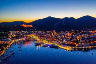 Hırvat kenti Hvar 'ın gün doğumu manzarası