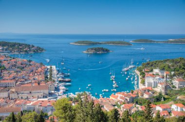 Hırvatistan 'daki Hvar ve Pzekeni adalarının hava manzarası