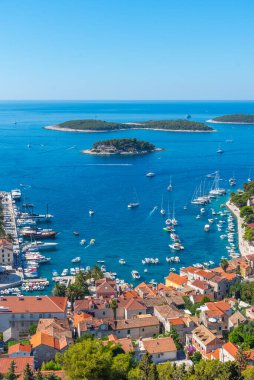 Hırvatistan 'daki Hvar ve Pzekeni adalarının hava manzarası