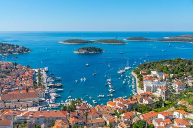 Hırvatistan 'daki Hvar ve Pzekeni adalarının hava manzarası
