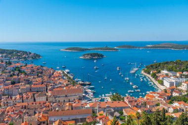 Hırvatistan 'daki Hvar ve Pzekeni adalarının hava manzarası
