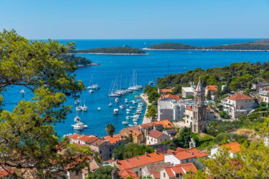 Hırvatistan 'daki Hvar ve Pzekeni adalarının hava manzarası