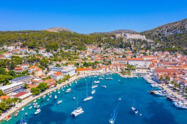 Hırvat kenti Hvar 'ın hava manzarası