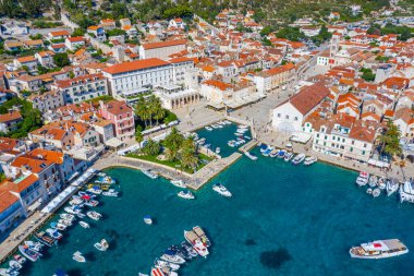 Hırvatistan 'ın eski Hvar kentinin hava manzarası