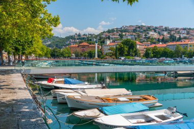 Hırvatistan 'ın Rijeka kentindeki Mrtvi kanal' da tekneler demirliyor