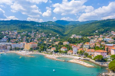 Hırvat kenti Opatija 'nın kıyı şeridi