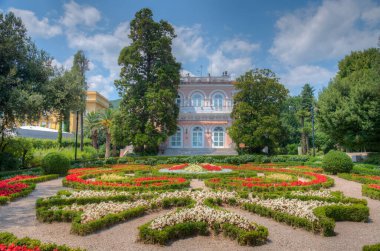 Hırvatistan 'ın Opatija kentindeki Villa Angiolina' ya park et