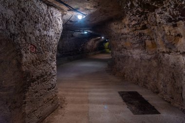 Zerostrasse, Hırvatistan 'ın eski Pula kentinin altından geçen bir yeraltı tüneli.