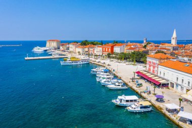 Hırvatistan 'daki Porec limanının manzarası