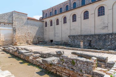 Hırvatistan 'ın Porec kentindeki piskoposluk bazilikasında mozaikler