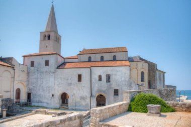 Hırvatistan 'ın Porec kentindeki piskoposluk bazilikasının manzarası