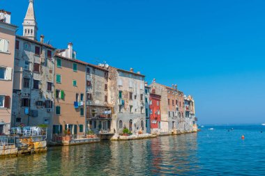 Hırvat kenti Rovinj güneşli bir günde izlendi