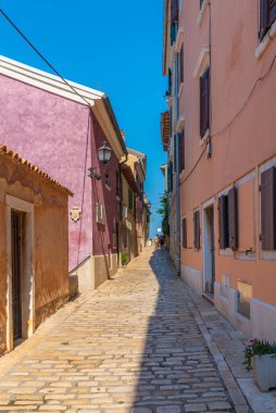 Hırvatistan 'ın Rovinj kentinde yaya caddesi manzarası