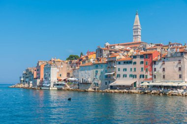 Hırvat kenti Rovinj güneşli bir günde izlendi