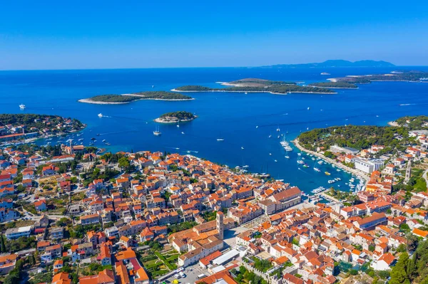 Hırvatistan 'daki Hvar ve Pzekeni adalarının hava manzarası