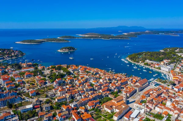 Hırvatistan 'daki Hvar ve Pzekeni adalarının hava manzarası