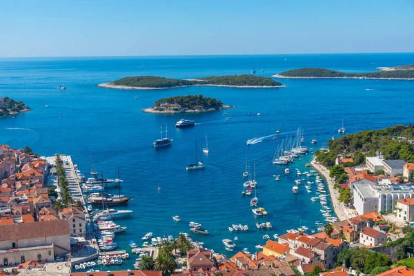 Hırvatistan 'daki Hvar ve Pzekeni adalarının hava manzarası