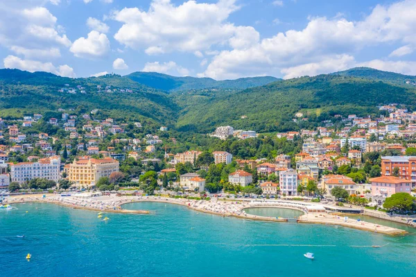 Hırvat kenti Opatija 'nın kıyı şeridi