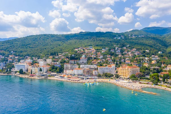 Hırvat kenti Opatija 'nın kıyı şeridi