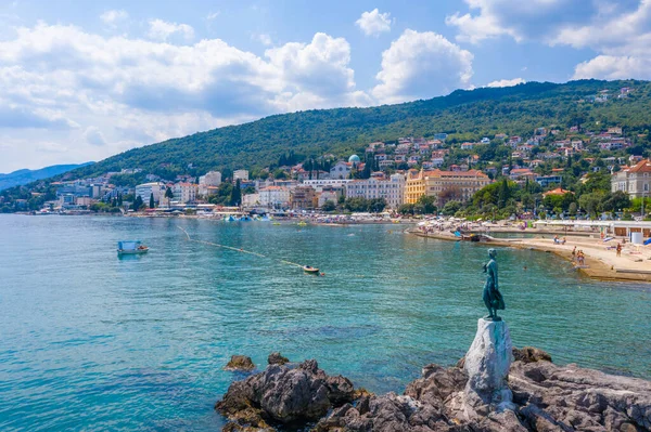 Hırvat kenti Opatija 'nın kıyı şeridi