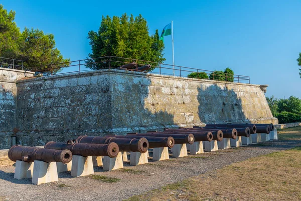 Canhões Fortaleza Kastel Cidade Croata Pula — Fotografia de Stock