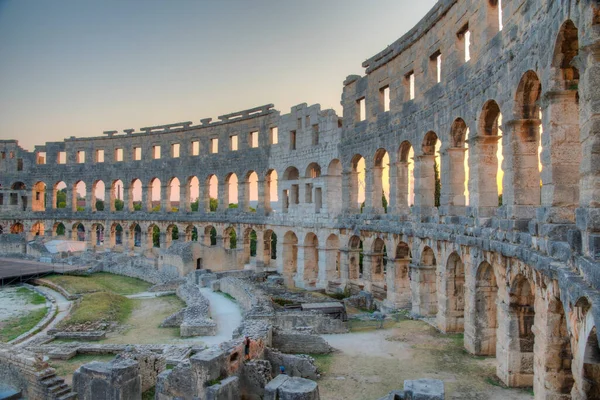 Pôr Sol Dentro Anfiteatro Romano Pula Croácia — Fotografia de Stock