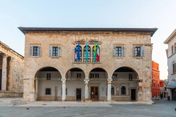 Hırvatistan 'ın Pula kentinde Forum meydanının gün doğumu manzarası